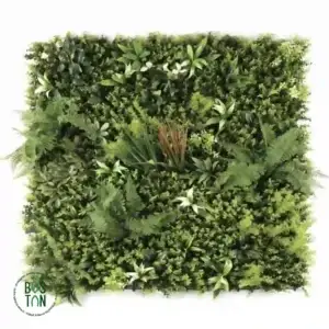 קיר ירוק פרחים לבנים