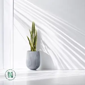 סניסיווריה מלאכותית בגובה 92 ס”מ בכד סנטוריני